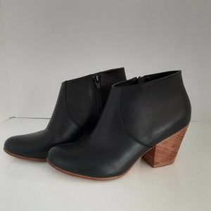 Peruvian Leather Bootie sz 6.5 Black Eagle Crest Quality READ